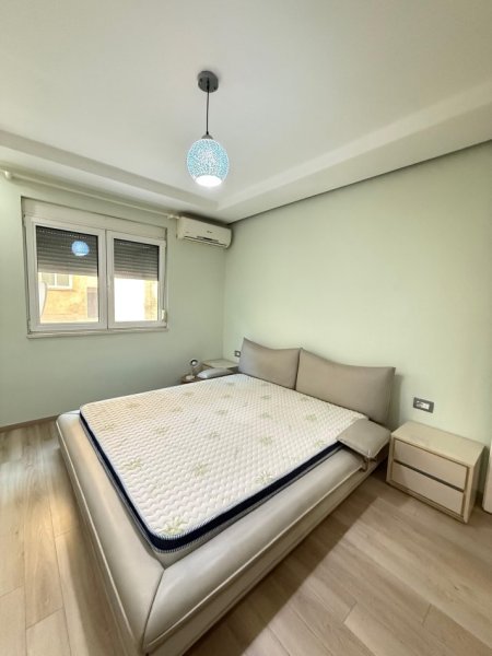 Tirane, jepet me qera apartament 3+1 , 125 m² 1.500 € (Bllok)