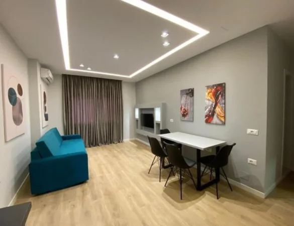 Tirane, jepet me qera apartament 2+1 Kati 2, 650 € (ish parku i autobusave)