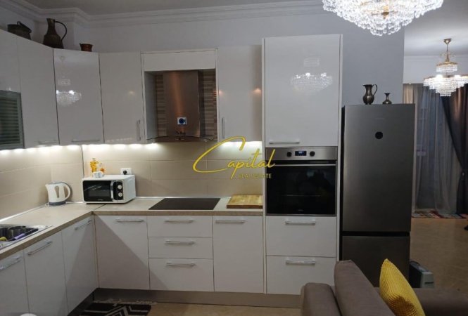 Tirane, jepet me qera apartament 2+1 Kati 2, 87 m² 520 € (FRESKU)