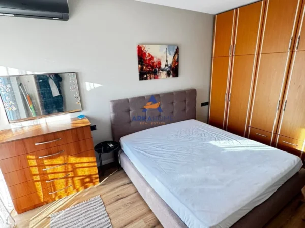 Tirane, jepet me qera apartament 2+1+Ballkon Kati 8, 75 m² 700 € 