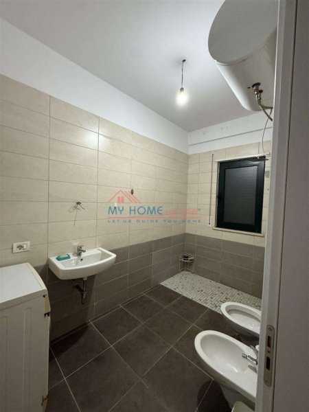 Tirane, jepet me qera apartament 2+1+Ballkon Kati 2, 108 m² 550 € (Rruga Teodor Keko)