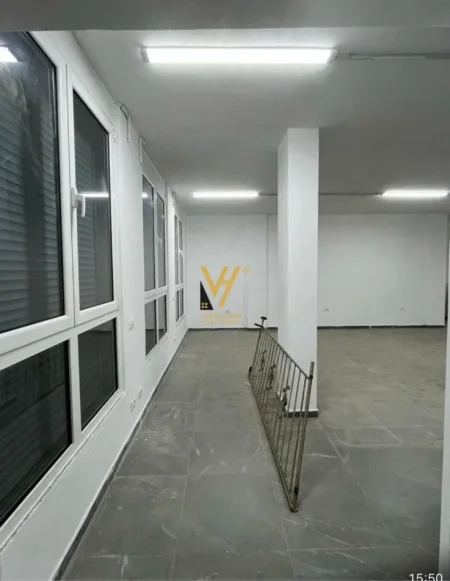Tirane, jepet me qera ambjent biznesi Kati 0, 240 m² 800 € (PASKUQAN)