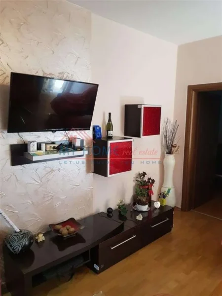 Tirane, jepet me qera apartament Kati 4, 65 m² 600 € (Rruga Frederik Shiroka)