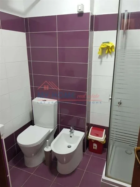 Tirane, jepet me qera apartament Kati 4, 65 m² 600 € (Rruga Frederik Shiroka)