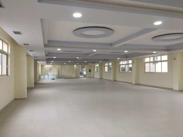 Tirane, jepet me qera ambjent biznesi Kati -1, 1.314 m² 5.500 € (Bulevardi i ri)