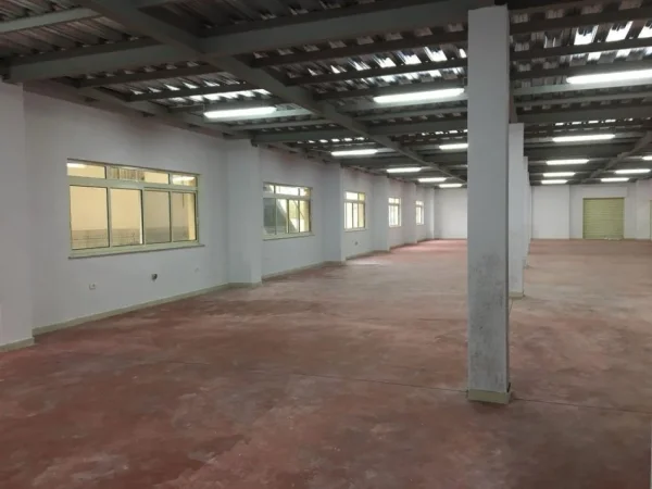 Tirane, jepet me qera ambjent biznesi Kati -1, 1.314 m² 5.500 € (Bulevardi i ri)