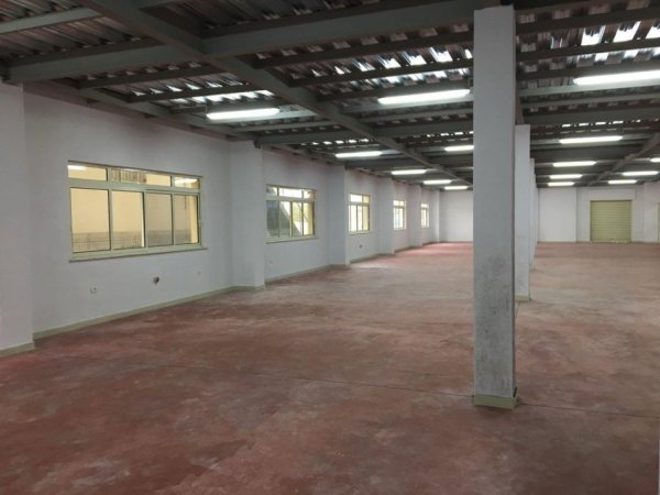 Tirane, jepet me qera ambjent biznesi Kati -1, 1.314 m² 5.500 € (Bulevardi i ri)