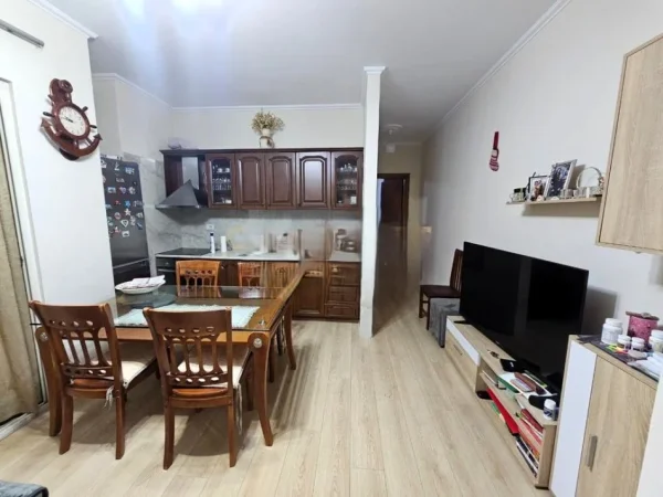 Tirane, jepet me qera apartament 2+1 Kati 4, 75 m² 750 € (don bosko)
