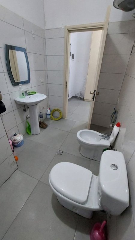 Jepet me Qera Garsoniere ne Fresk ne Cmimin 300 mij leke,