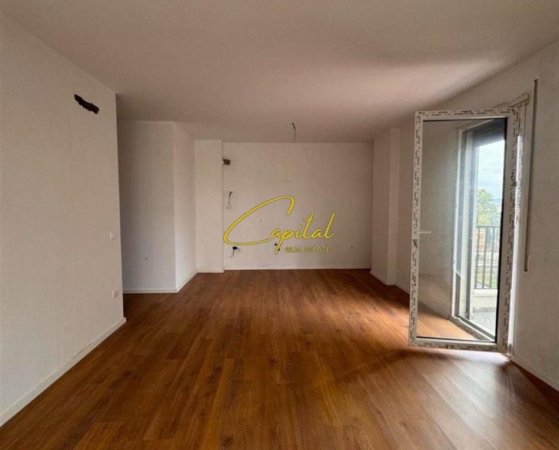 Tirane, jepet me qera zyre Kati 2, 105 m² 600 € ( DON BOSKO )