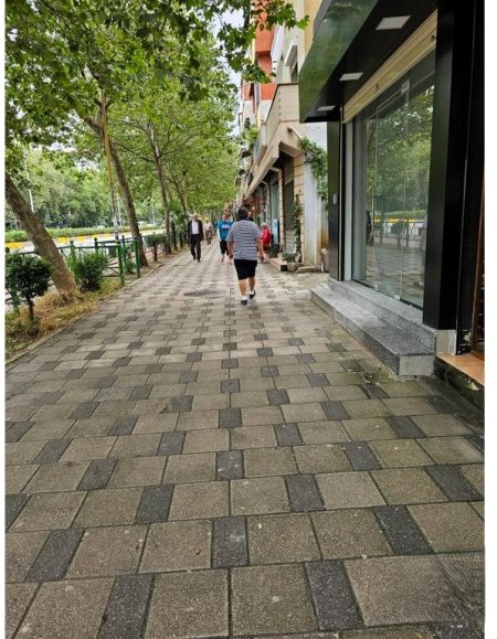 Tirane, shitet dyqan Kati 0, 48 m² 309.000 € (21 dhjetori)