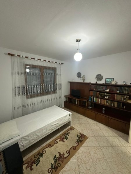 Tirane, jepet me qera apartament 2+1 Kati 5, 75 m² 500 € (PORCELAN)
