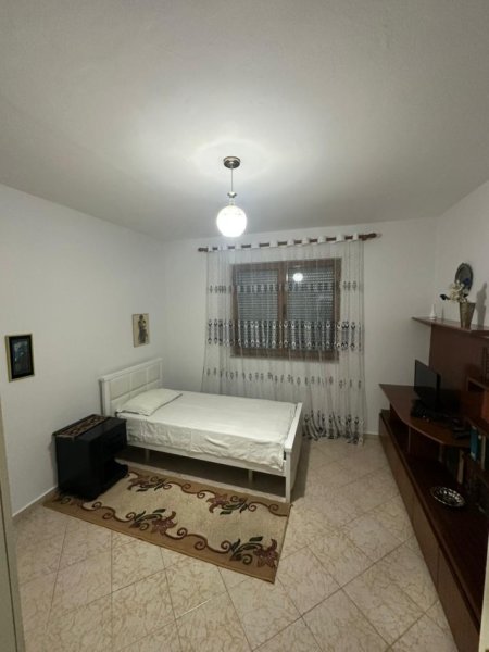 Tirane, jepet me qera apartament 2+1 Kati 5, 75 m² 500 € (PORCELAN)