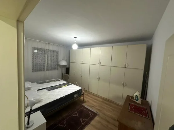 Tirane, jepet me qera apartament 2+1 Kati 5, 75 m² 500 € (PORCELAN)
