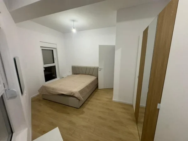 Tirane, jepet me qera apartament 1+1 Kati 7, 450 € 