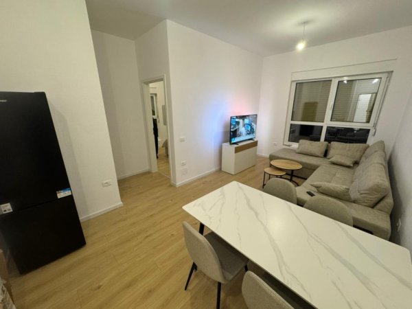 Tirane, jepet me qera apartament 1+1 Kati 7, 450 € 