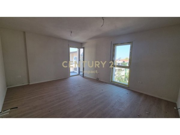 Tirane, jepet me qera apartament 1+1+Ballkon Kati 4, 75 m² 400 € (XHAMLLIK Tirana Albania)