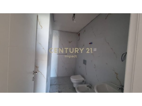 Tirane, jepet me qera apartament 1+1+Ballkon Kati 4, 75 m² 400 € (XHAMLLIK Tirana Albania)