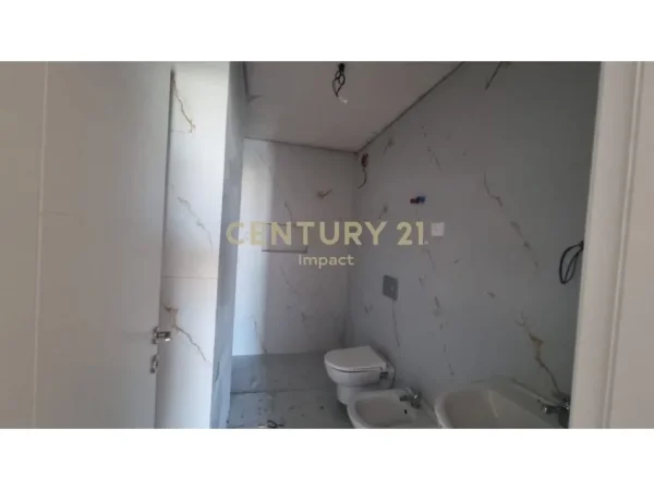 Tirane, jepet me qera apartament 1+1+Ballkon Kati 4, 75 m² 400 € (XHAMLLIK Tirana Albania)