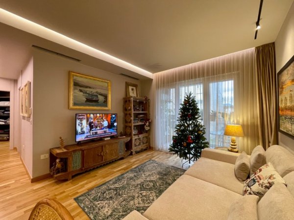 Tirane, jepet me qera apartament 2+1+Ballkon Kati 1, 120 m² 1.400 € (Rruga Hiqmet Buzi)