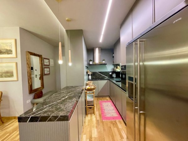 Tirane, jepet me qera apartament 2+1+Ballkon Kati 1, 120 m² 1.400 € (Rruga Hiqmet Buzi)