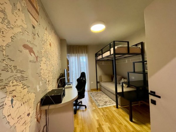Tirane, jepet me qera apartament 2+1+Ballkon Kati 1, 120 m² 1.400 € (Rruga Hiqmet Buzi)