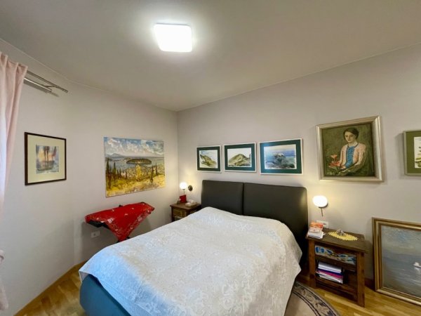 Tirane, jepet me qera apartament 2+1+Ballkon Kati 1, 120 m² 1.400 € (Rruga Hiqmet Buzi)