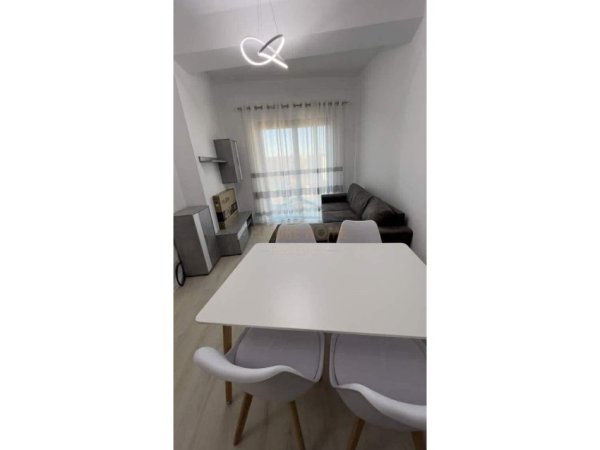 Tirane, jepet me qera apartament 2+1 Kati 8, 78 m² 570 €