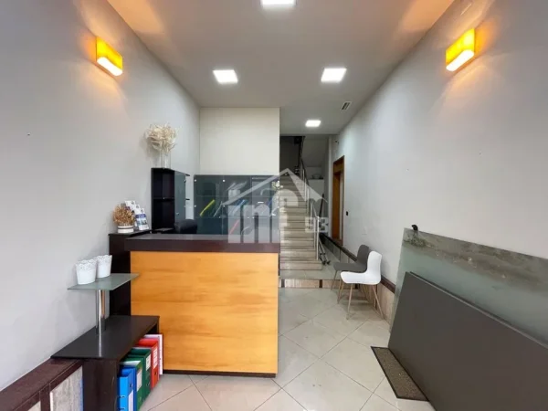 Tirane, jepet me qera ambjent biznesi Kati 0, 90 m² 1.000 € (RRUGA “ARKITEKT KASEMI”, TE BRRYLI)