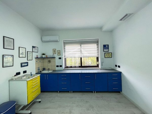 Tirane, jepet me qera ambjent biznesi Kati 0, 90 m² 1.000 € (RRUGA “ARKITEKT KASEMI”, TE BRRYLI)