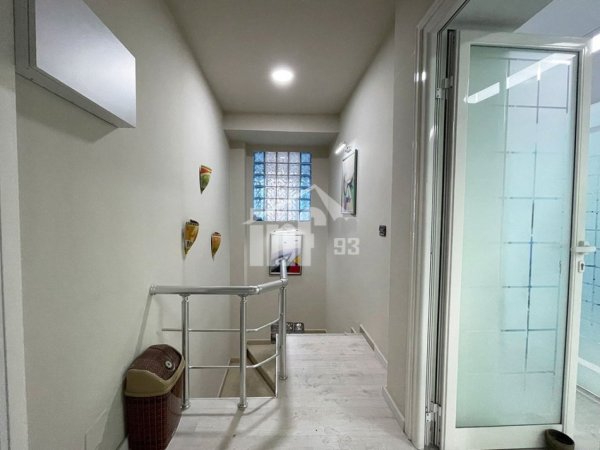 Tirane, jepet me qera ambjent biznesi Kati 0, 90 m² 1.000 € (RRUGA “ARKITEKT KASEMI”, TE BRRYLI)