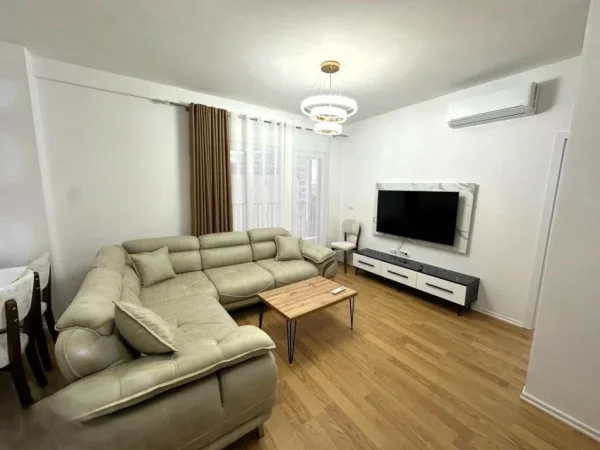 Tirane, jepet me qera apartament 2+1 Kati 6, 73 m² 700 € (zogu i zi)