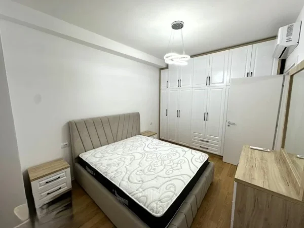 Tirane, jepet me qera apartament 2+1 Kati 6, 73 m² 700 € (zogu i zi)