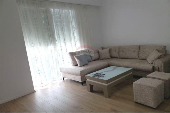 Tirane, jepet me qera apartament 1+1+Ballkon Kati 2, 75 m² 550 € (Rruga Siri Kodra)