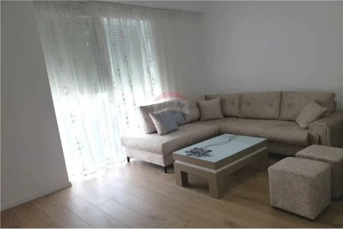 Tirane, jepet me qera apartament 1+1+Ballkon Kati 2, 75 m² 550 € (Rruga Siri Kodra)