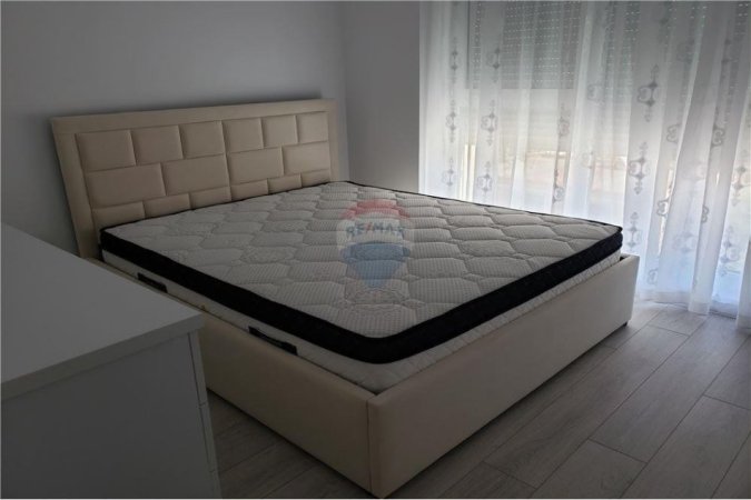 Tirane, jepet me qera apartament 1+1+Ballkon Kati 2, 75 m² 550 € (Rruga Siri Kodra)