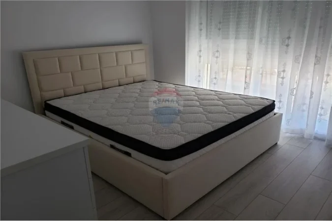 Tirane, jepet me qera apartament 1+1+Ballkon Kati 2, 75 m² 550 € (Rruga Siri Kodra)
