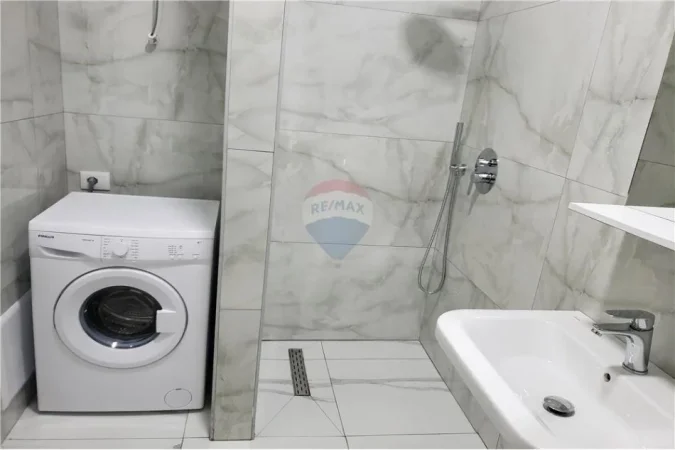 Tirane, jepet me qera apartament 1+1+Ballkon Kati 2, 75 m² 550 € (Rruga Siri Kodra)