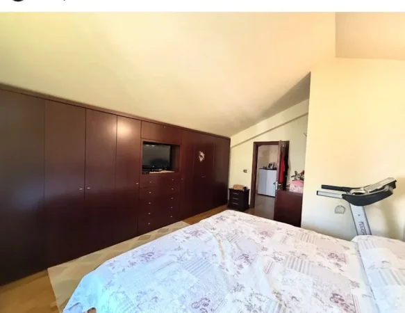 Tirane, jepet me qera apartament+verande | Penthouse 3+1 Kati 5, 120 m² 1.500 € (RRUGA HAMDI SINA)