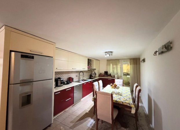 Tirane, jepet me qera apartament+verande | Penthouse 3+1 Kati 5, 120 m² 1.500 € (RRUGA HAMDI SINA)