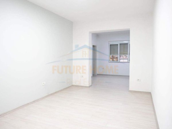 Tirane, jepet me qera apartament 2+1 Kati 6, 95 m² 900 €
