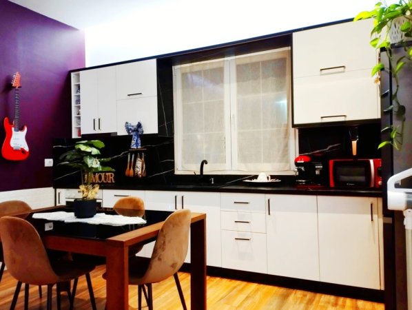 Tirane, jepet me qera apartament 2+1+Aneks+Ballkon Kati 2, 120 m² 600 € (Rruga Selim Brahja)