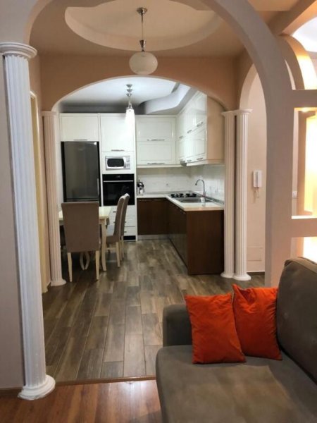 Tirane, jepet me qera apartament 1+1 Kati 4, 70 m² 600 € (Pazari i Ri)