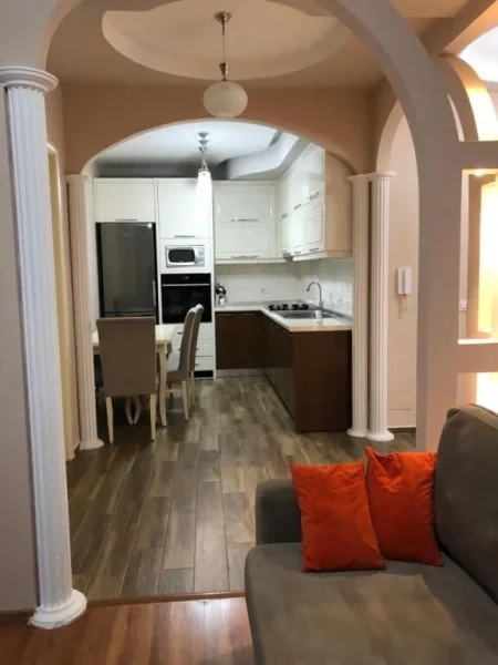 Tirane, jepet me qera apartament 1+1 Kati 4, 70 m² 600 € (Pazari i Ri)