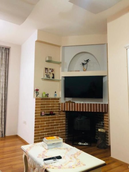 Tirane, jepet me qera apartament 1+1 Kati 4, 70 m² 600 € (Pazari i Ri)