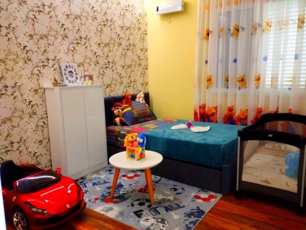 Tirane, jepet me qera apartament 2+1+Aneks+Ballkon Kati 2, 120 m² 600 € (Rruga Selim Brahja)