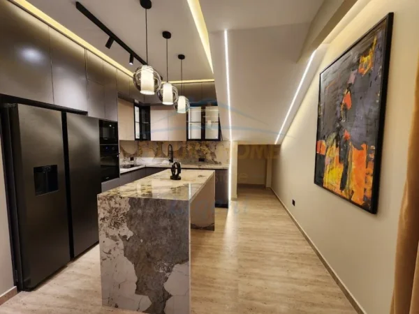 Tirane, jepet me qera apartament 3+1 Kati 0, 200 m² 