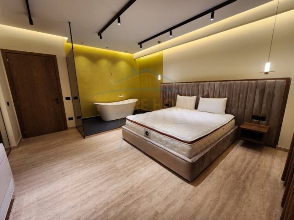 Tirane, jepet me qera apartament 3+1 Kati 0, 200 m² 