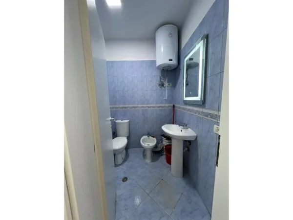 Tirane, shitet apartament 2+1 Kati 2, 77 m² 120.000 € (Unaza e Re)