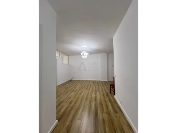 Tirane, shitet apartament 2+1 Kati 2, 77 m² 120.000 € (Unaza e Re)